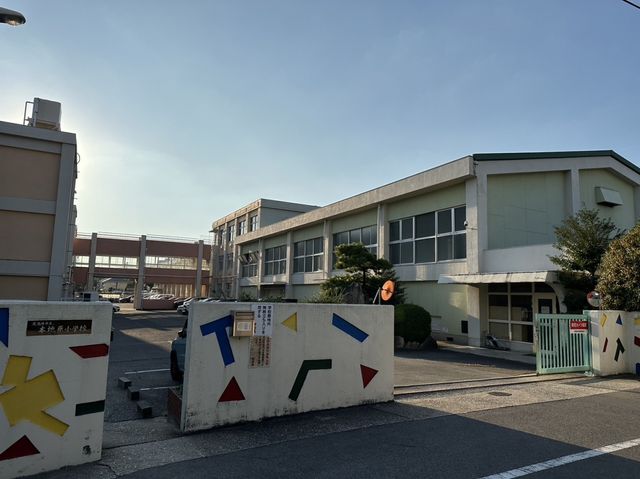 尾張旭市立本地原小学校 590m