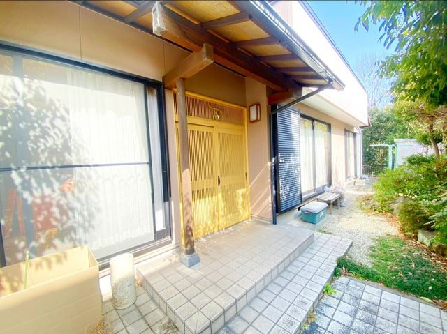 ゆったりとくつろげる縁側付きです♪