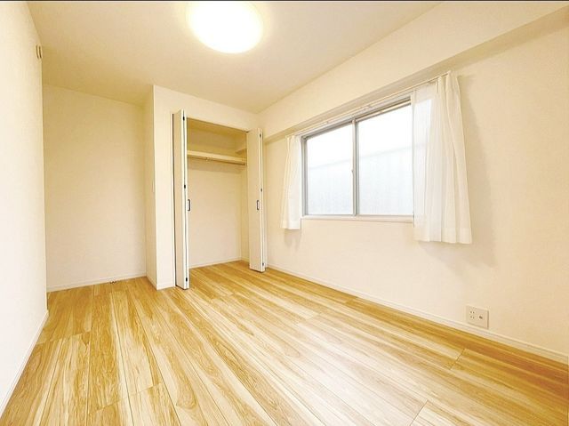 全居室収納あり。それぞれのお部屋にスペースがあるのでプライベートな荷物でも身近に置くことが出来ます。