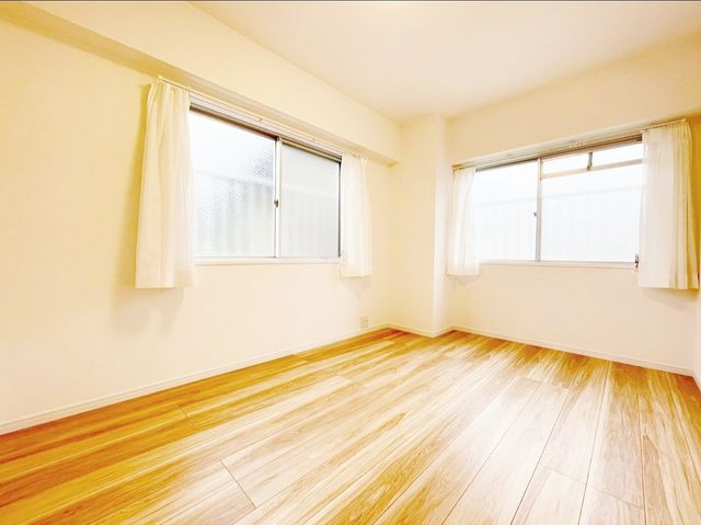 陽当り良好。日差しの差し込む明るい部屋は光熱費も節約できます。