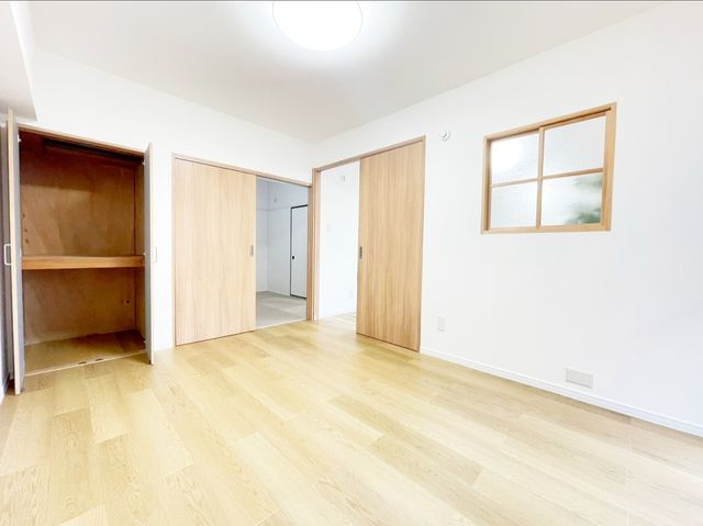 和室・リビングに直接行き来でき便利なお部屋です♪