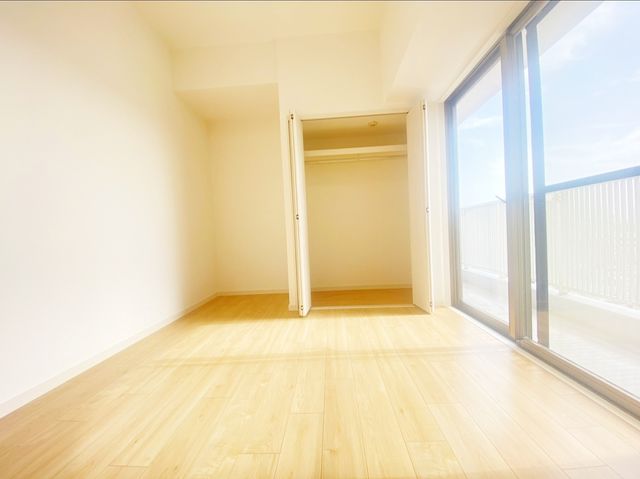 全居室収納あり。それぞれのお部屋にスペースがあるのでプライベートな荷物でも身近に置くことが出来ます。