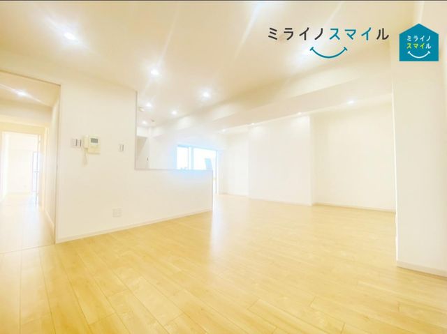 リビング17.5畳、家族が自然に集まる広さ!大画面TVも余裕、インテリアプランが考えやすいワイドなリビングです♪