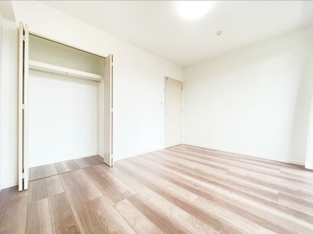 全居室収納あり。それぞれのお部屋にスペースがあるのでプライベートな荷物でも身近に置くことが出来ます。