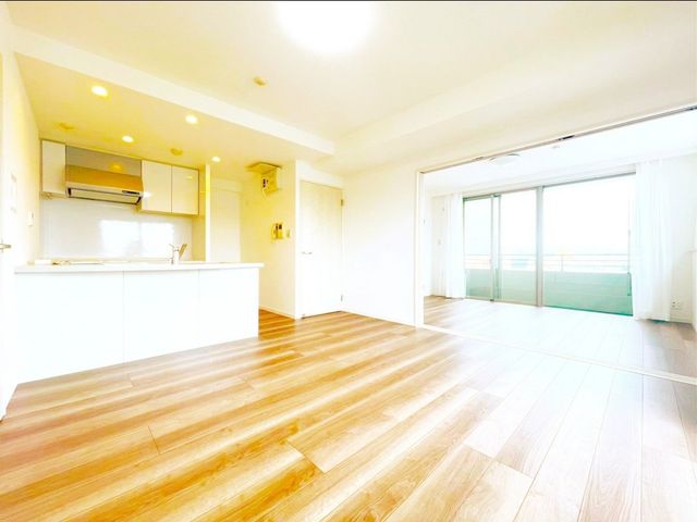 3方角住戸なので、解放感があり、隣と接していない為、生活音を気にせず過ごせます。