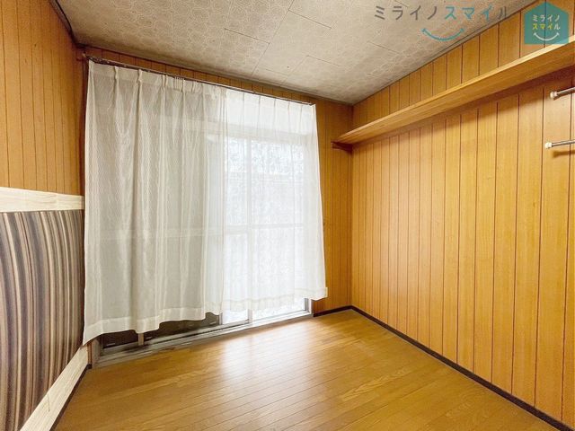 フローリングなので見た目がお洒落です!掃除も簡単で、アレルギーの方にもおすすめです♪