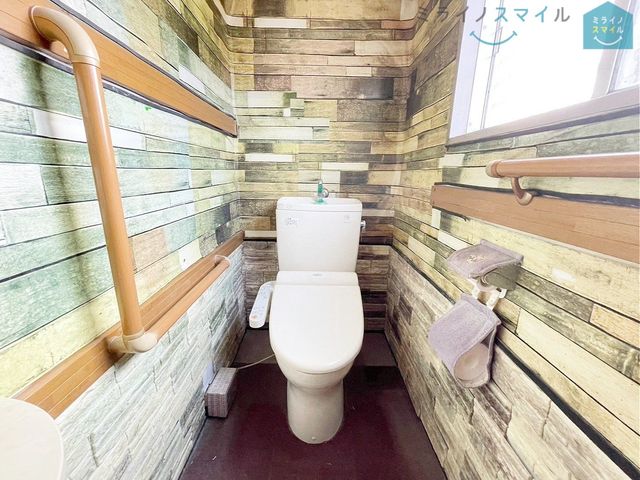 白を基調とした清潔感のあるシンプルで使いやすい高性能トイレです♪