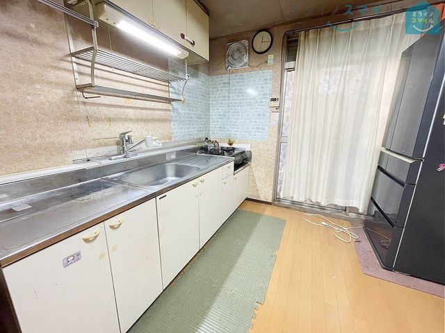 北側には窓とテラスもあるためゴミ捨ての家事動線も安心です。