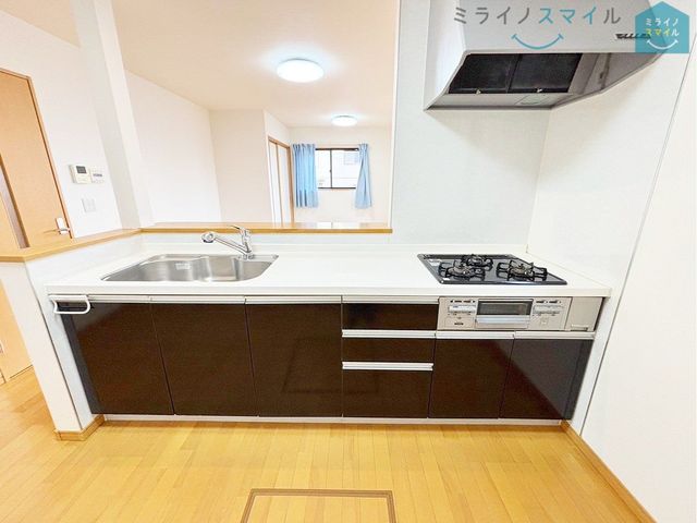 余裕のある広々キッチンはお子さんと一緒に並んでお料理ができる広さです♪毎日のお料理が楽しくなりそうです！