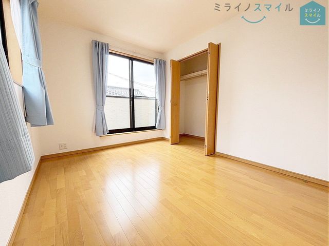 フローリングなので見た目がお洒落です！掃除も簡単で、アレルギーの方にもおすすめです♪