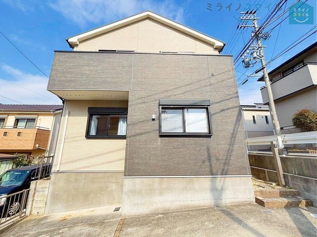 防犯性の高いテレビモニター付きインターホン！お子様のお留守番の際にも安心ですね！