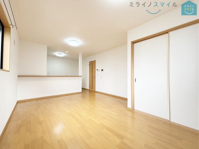 広いリビングは家族のだんらんはもちろん、お子さんのリビング学習にもぴったり♪