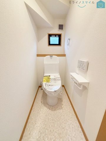 白を基調とした清潔感のあるシンプルで使いやすい高性能トイレです♪