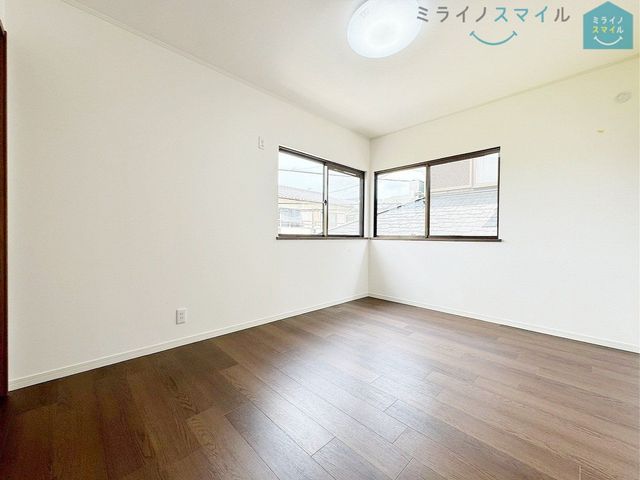 2面採光でお部屋も明るく、気持ち良く過ごすことができます♪
