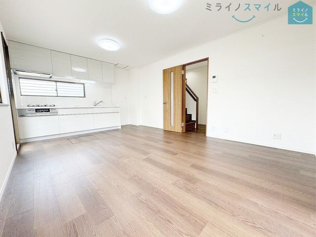 家族と過ごす時間を大切にしたい方にぴったりの明るくゆとりある住空間です。