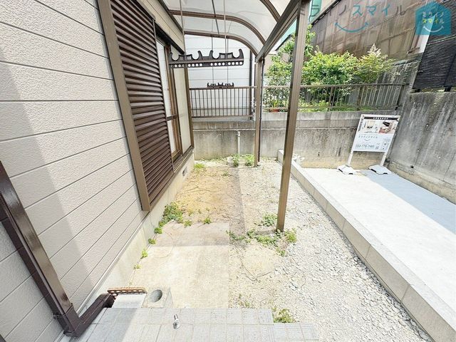 自由度の高いお庭です!家庭菜園やガーデニング、お子様のちょっとした外遊びにお使いいただけます♪