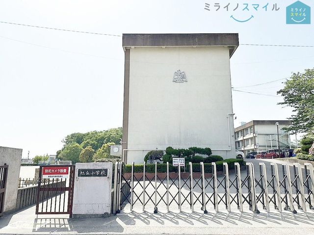 尾張旭市立旭丘小学校 徒歩8分。 700m