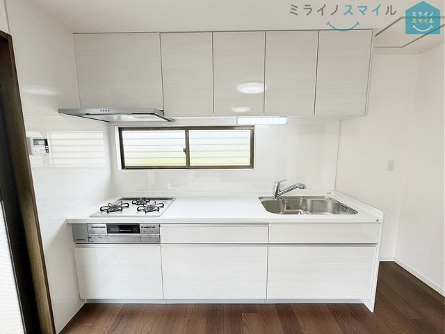 収納豊富なシステムキッチン♪お料理好きでついつい調理器具が増えてしまう方でも、大容量のキッチン収納があれば大丈夫!