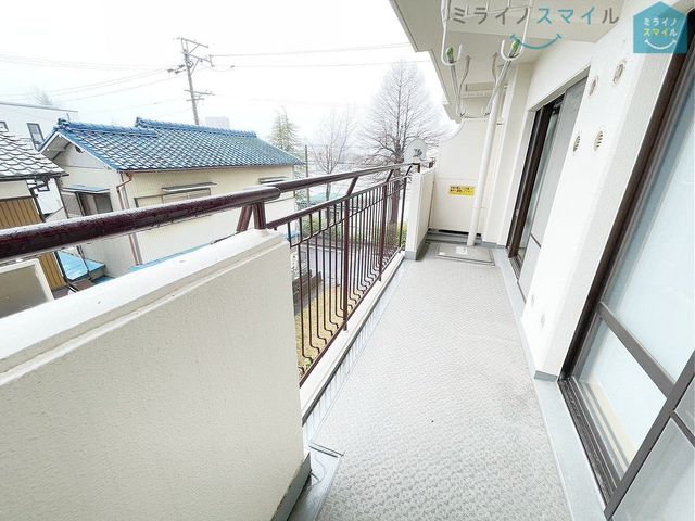 北側部分と南側部分にそれぞれバルコニーがあるので用途によって使い分けられますね！