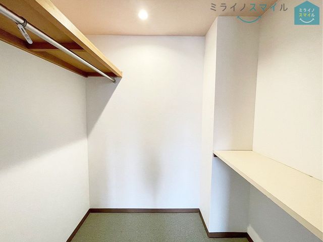 大容量の納戸！お洋服が多くてもこれなら安心ですね♪整理整頓しやすくて、お部屋を広く使えます！