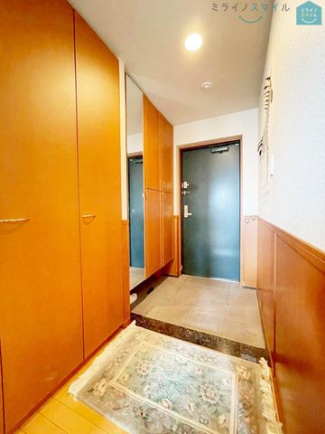 ゆったりとした玄関で、靴の脱ぎ履きも楽々です!シューズボックス付きで玄関がいつもきれいな状態を保てます♪