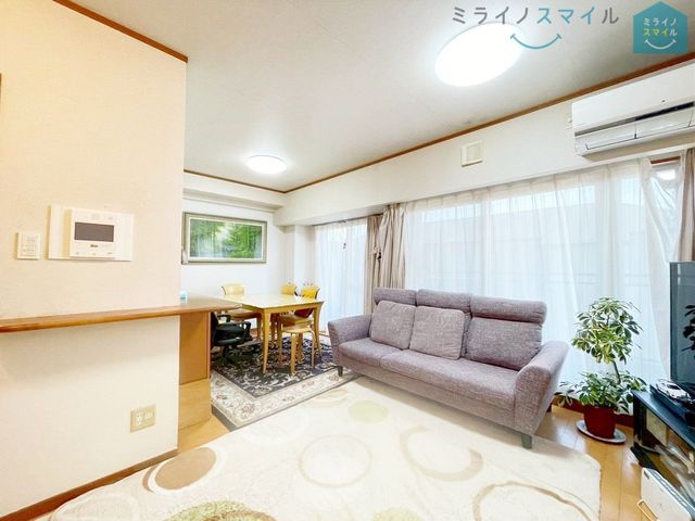 室内にいても、たっぷりの陽光と爽やかな風を感じて頂ける、開放感あふれるリビングです!