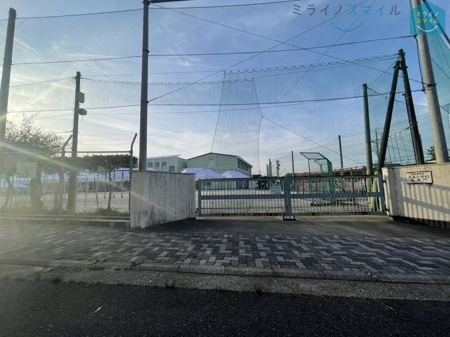 名古屋市立蓬来小学校 徒歩9分。 720m