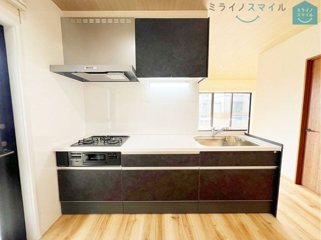 余裕のある広々キッチンはお子さんと一緒に並んでお料理ができる広さです♪毎日のお料理が楽しくなりそうです！