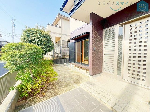 自由度の高いお庭です！家庭菜園やガーデニング、お子様のちょっとした外遊びにお使いいただけます♪