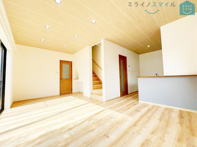 広いリビングは家族のだんらんはもちろん、お子さんのリビング学習にもぴったり♪