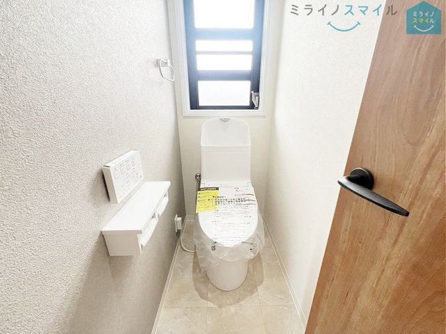 白を基調とした清潔感のあるシンプルで使いやすい高性能トイレです♪