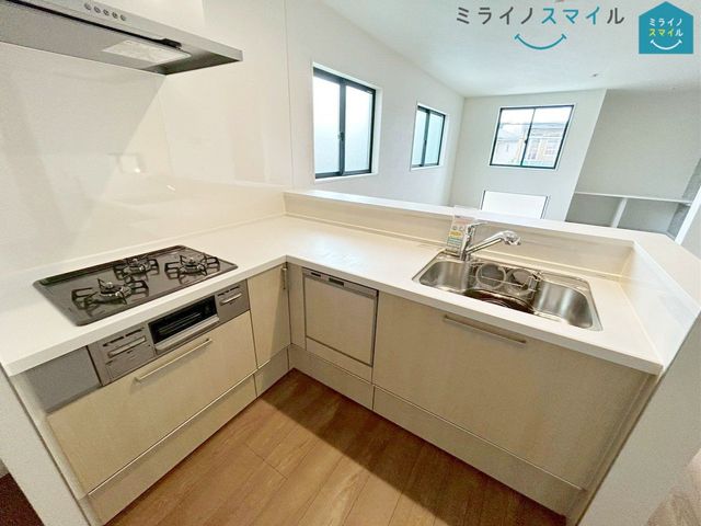 朝食準備、送り迎え…と忙しい朝に大助かりの食器洗浄乾燥機！お食事後の家族のくつろぎタイムをゆっくりもてます♪