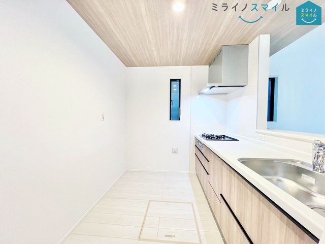 人気の3口コンロのグリル付きシステムキッチンです♪とても使いやすくて料理のレパートリーが増えてしまうかも♪