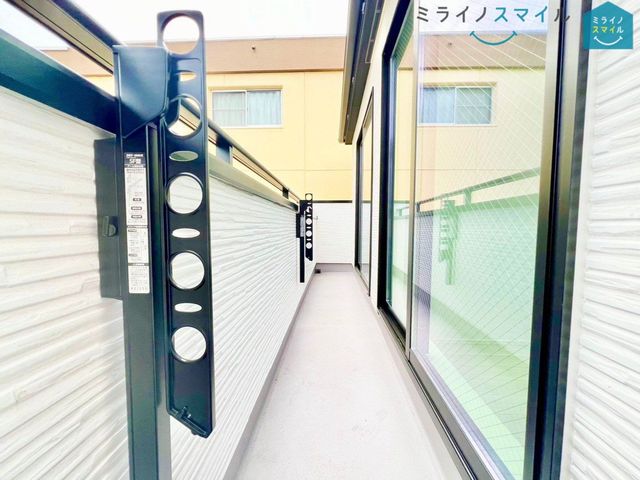 南向きで陽当りの良いバルコニーは物干しセットを追加してたくさんのお洗濯物が干せるのが魅力です！