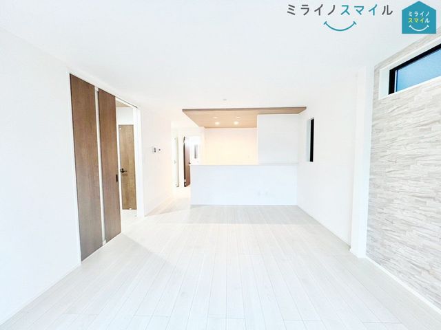 明るく開放感のある16.0帖4LDKの間取りは、家族が増えても住み続けられるお家です ♪