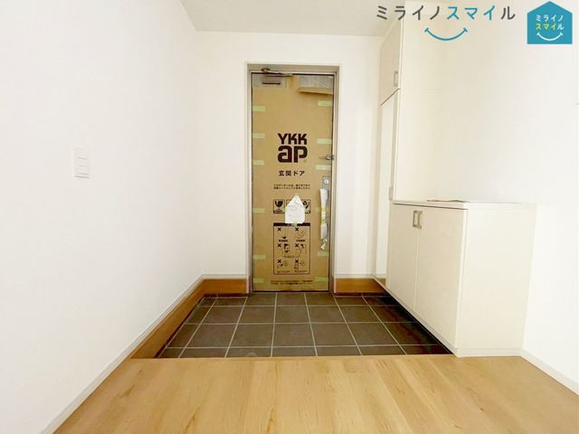開放感のある広々スペースのお客様を招きやすい玄関です！玄関がいつも片づく大容量シューズボックス付きです♪