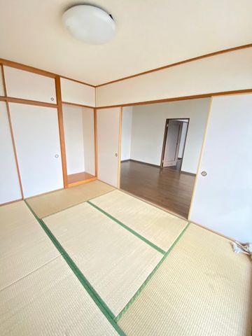個人の部屋や寝室として使える洋室です♪