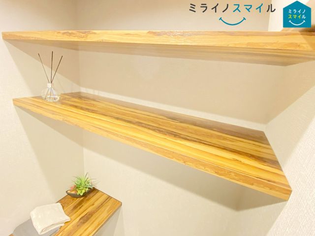 新品に交換しています。ユニットバスには浴室暖房換気乾燥機機能が付いています。