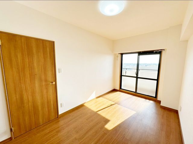 個人の部屋や寝室として使える洋室です♪