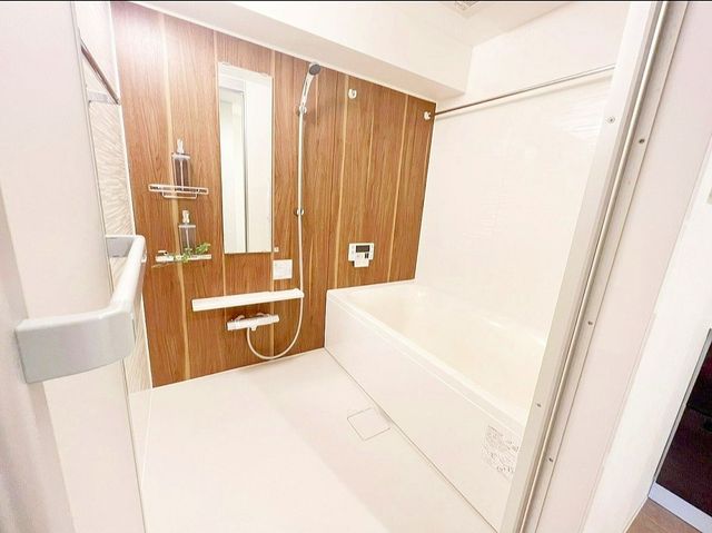 一日の疲れを癒してくれるお風呂です♪もちろん浴室乾燥機付きです♪心地よいお風呂は家族の健康管理にも一役かってくれますね!