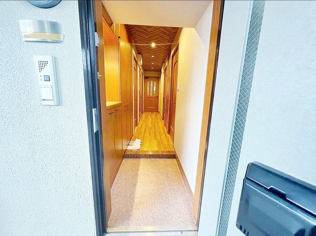 キッチンから見渡せる19.6帖のリビング♪大きめのLDKはそれだけで心が和みます。家族揃ってリビングで過ごすお休みの日が、楽しみになります♪