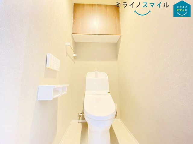 清潔感のあるシンプルで使いやすい高性能トイレです♪