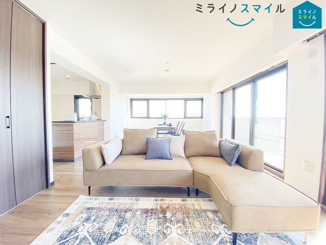 室内にいても、たっぷりの陽光と爽やかな風を感じて頂ける、開放感あふれるリビングです!