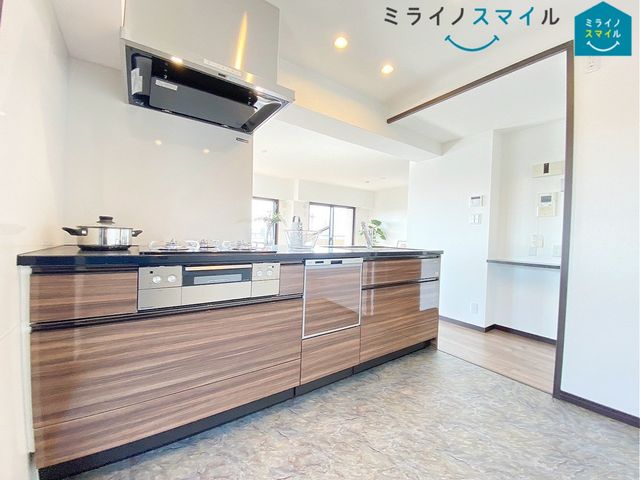 余裕のある広々キッチンは、家族と並んでお料理ができる広さです♪毎日のお料理が楽しくなりそうです!