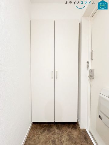 ゆったりとした玄関で、靴の脱ぎ履きも楽々です!シューズボックス付きできれいな状態を保てます♪