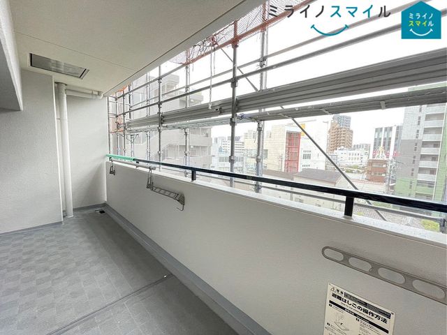 南向きで陽当りの良いバルコニーは物干しセットを追加してたくさんのお洗濯物が干せるのが魅力です!