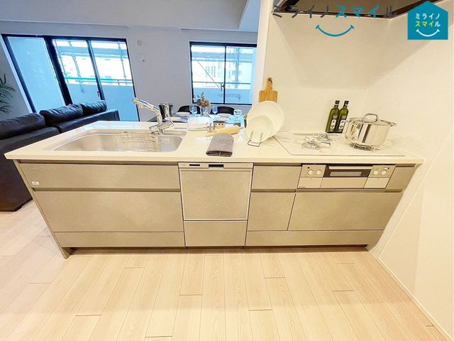 収納豊富なシステムキッチン♪お料理好きでついつい調理器具が増えてしまう方でも大丈夫!