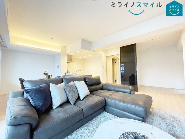 開放感と採光にこだわったリビングです!たっぷりの陽差しと心地よい風が舞い込む快適な住まいを叶えます♪