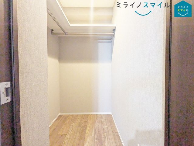 嬉しいウォークインクローゼット付き!収納豊富で片付けもしやすいですね!お部屋を広々と使えます。