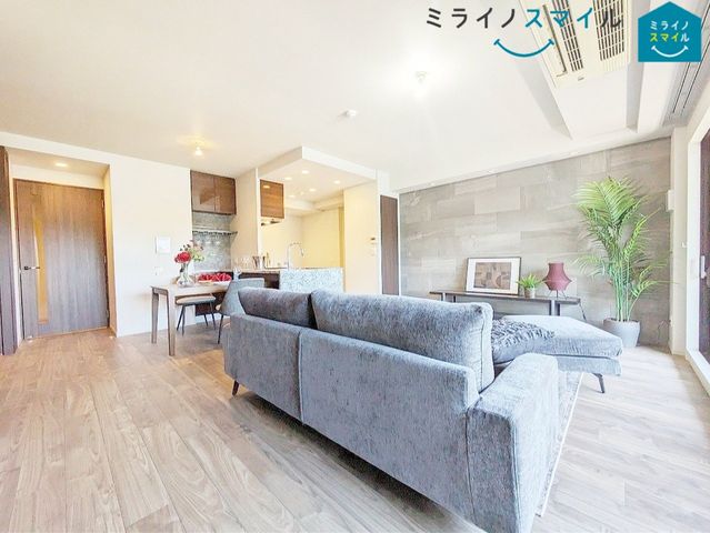 室内にいてもたっぷりの陽光と爽やかな風を感じていただける、開放感あふれるリビングです!